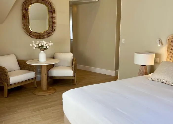 Le Fer A Cheval Hotel