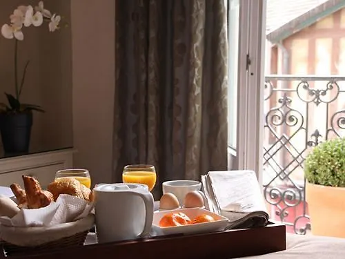 Le Fer A Cheval Hotel