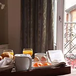 Le Fer à Cheval Hotel