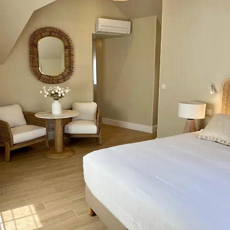 Le Fer A Cheval Hotel