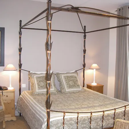 Le Fer A Cheval Hotel 3*