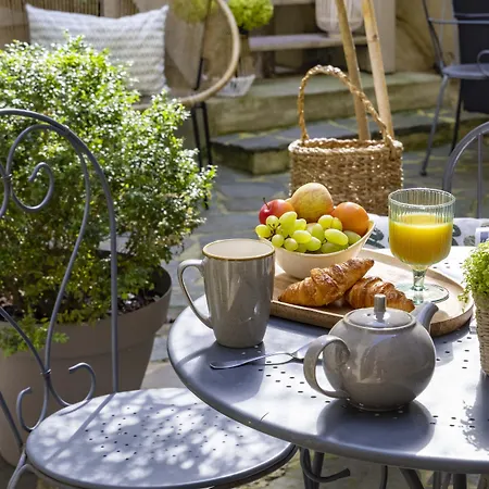 Le Fer A Cheval מלון