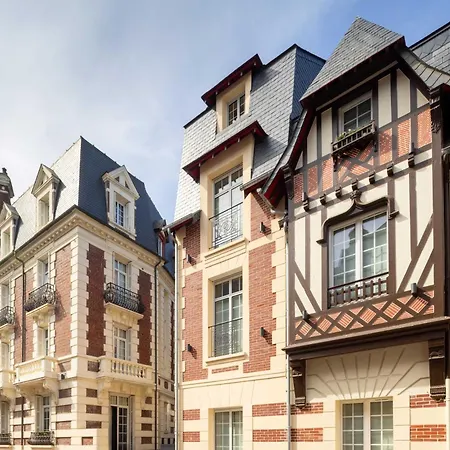 Le Fer A Cheval מלון 3*