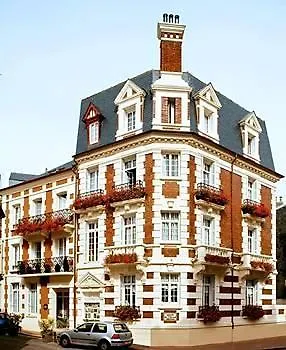 Le Fer à Cheval Hotel 3*