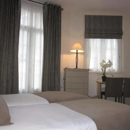Le Fer A Cheval Hotell