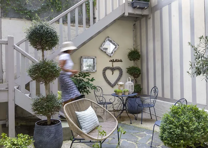 Le Fer A Cheval מלון 3*